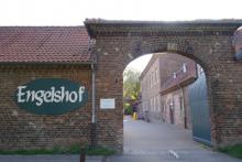 De poort van het Engelshof-complex